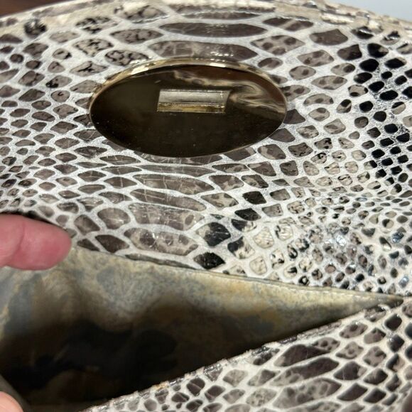 Elliott Lucca Women’s wristlet envelope wallet snakeskin print leather silver ch - Picture 2 of 7
